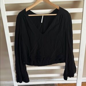 Free People Black Cropped Bell Sleeve Blouse V Neck Size Small
